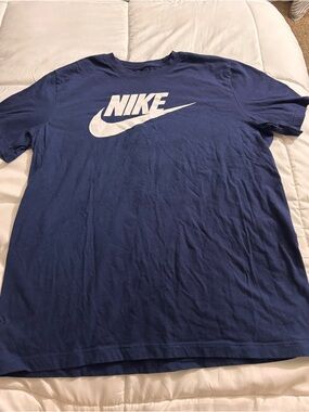 Men’s Nike tee